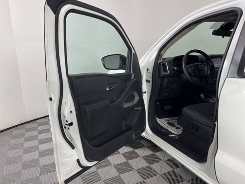 Used 2024 Nissan Frontier SV image 13