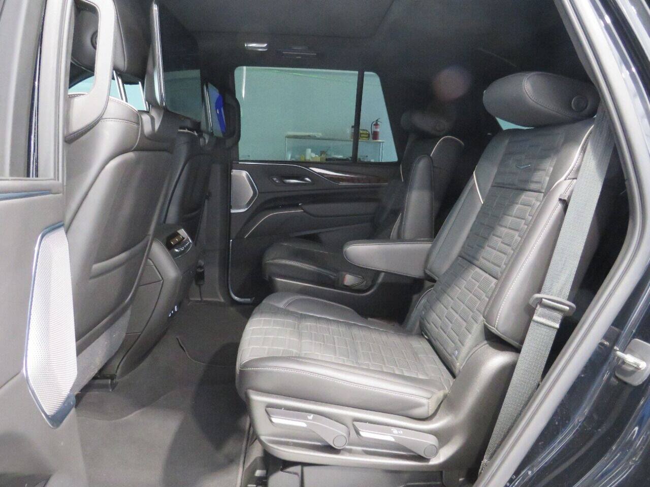 Used 2021 Cadillac Escalade Sport Platinum w/ Heavy-Duty Trailer Package AWD/4WD image 17