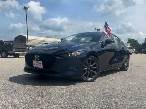 Used 2020 MAZDA MAZDA3 Hatchback FWD image 2