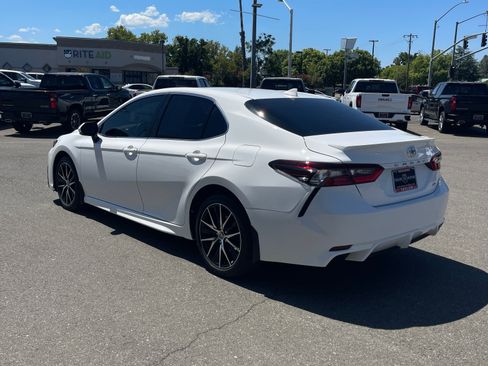 Used 2023 Toyota Camry SE FWD image 7