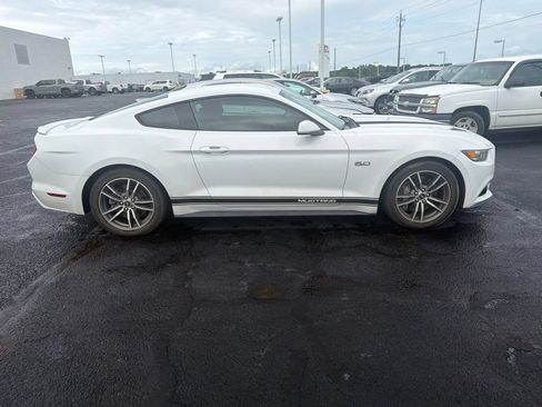 Used 2016 Ford Mustang GT RWD image 3