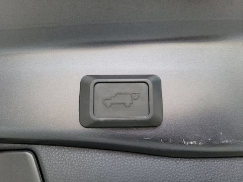 Used 2019 Toyota RAV4 Limited FWD image 12