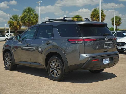 Used 2025 Nissan Pathfinder SV w/ Black Appearance Package FWD image 4