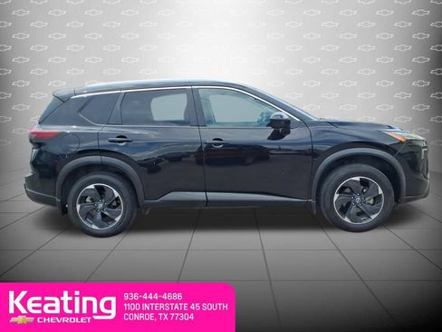 Used 2024 Nissan Rogue SV w/ SV Premium Package FWD image 4