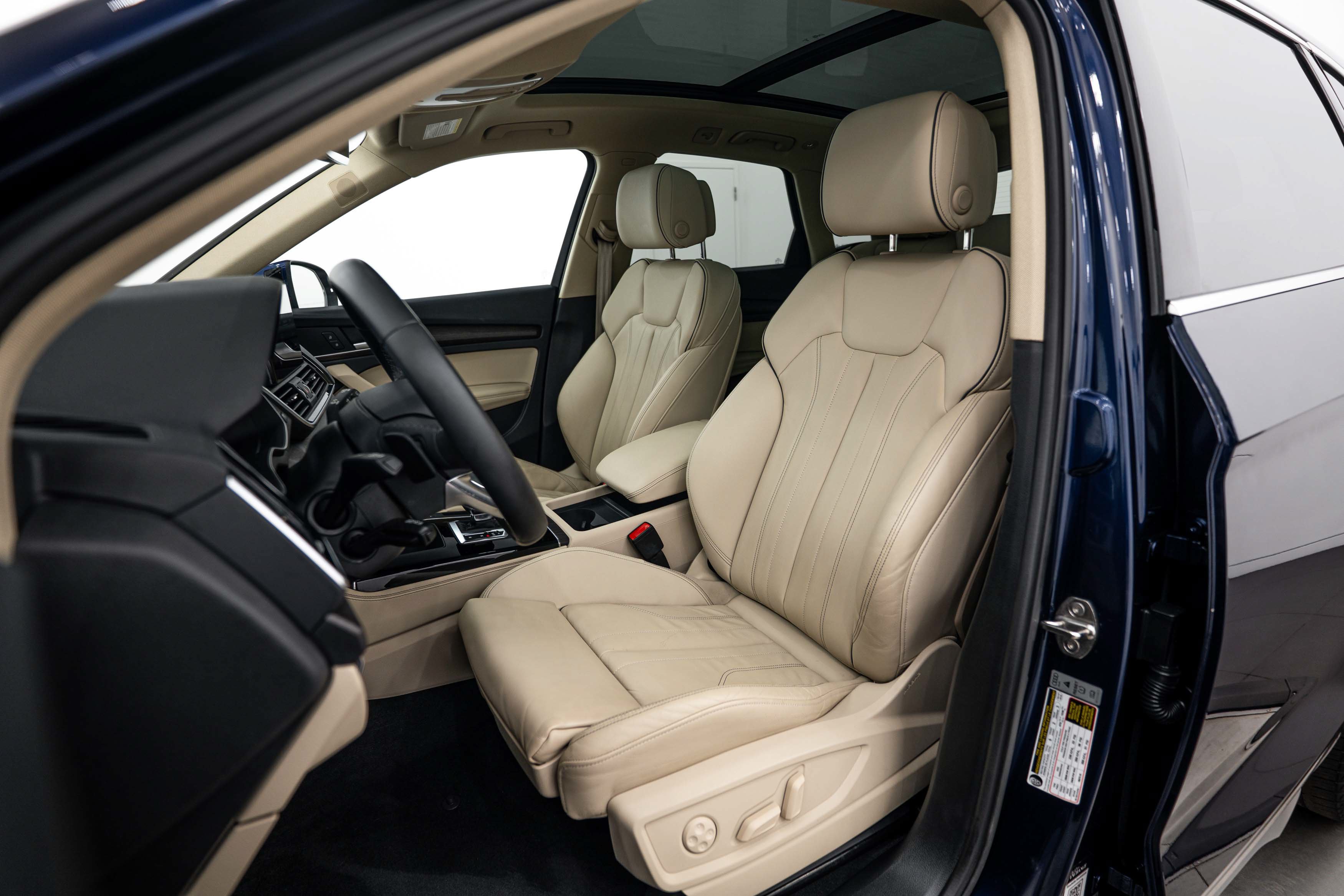 Certified 2024 Audi Q5 2.0T Premium Plus w/ Premium Plus Package AWD/4WD image 15