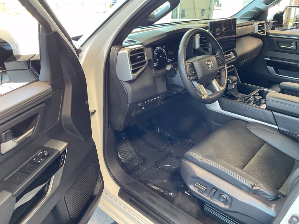 Used 2025 Toyota Tundra Limited AWD/4WD image 9