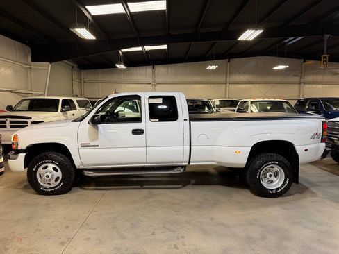 Used 2004 GMC Sierra 3500 SLT w/ Heavy-Duty Power Package AWD/4WD image 6