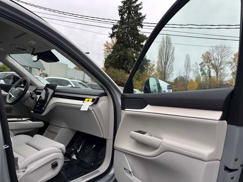 New 2025 Volvo EX90 Ultra image 11