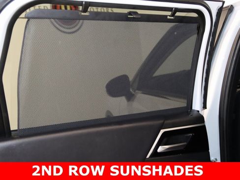 Used 2024 Mitsubishi Outlander 4WD Plug-In Hybrid image 17