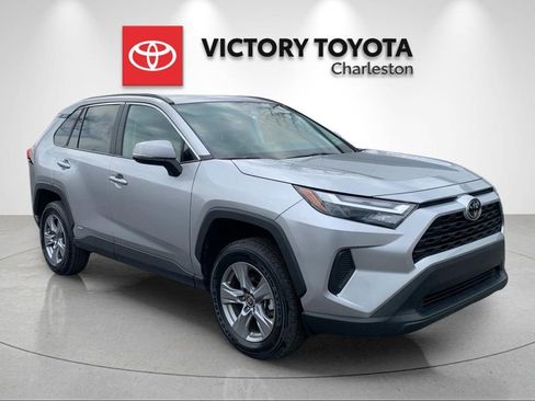 Used 2025 Toyota RAV4 XLE AWD/4WD image 5