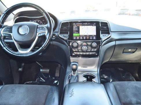 Used 2020 Jeep Grand Cherokee Laredo AWD/4WD image 23