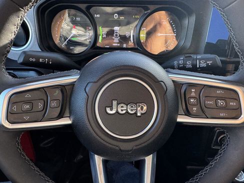 Certified 2025 Jeep Wrangler Unlimited Sahara w/ Safety Group AWD/4WD image 28