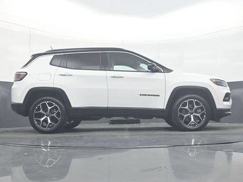 Used 2025 Jeep Compass Limited AWD/4WD image 34
