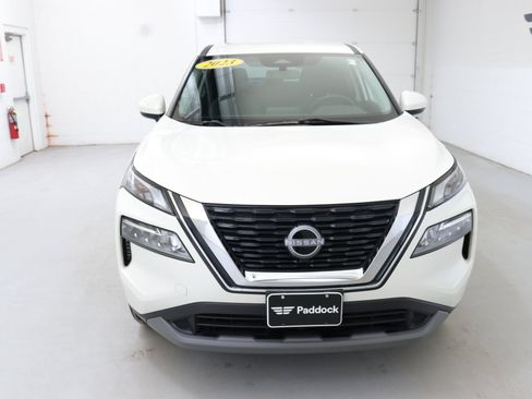 Used 2023 Nissan Rogue SV image 2
