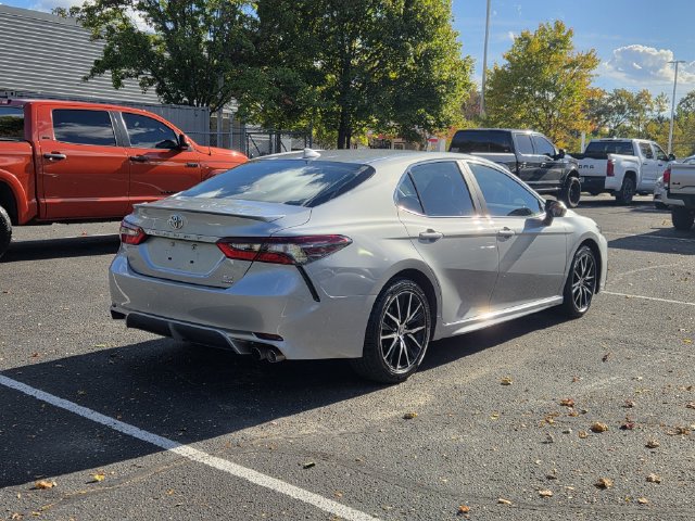 Certified 2021 Toyota Camry SE w/ Cold Weather Package AWD/4WD image 4