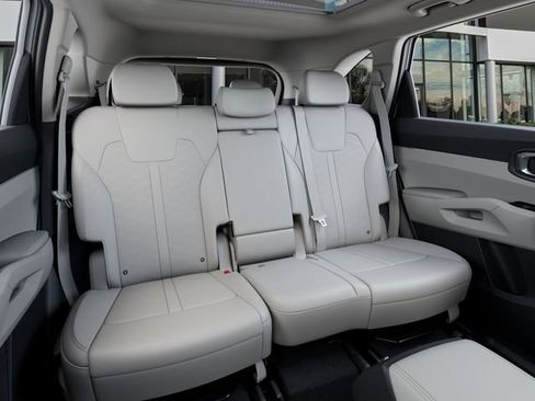 New 2026 Kia Sorento S FWD image 17
