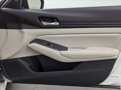 Used 2025 Nissan Altima 2.5 SV image 22