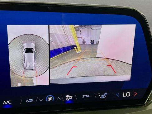 Certified 2024 Chevrolet Traverse LT image 16