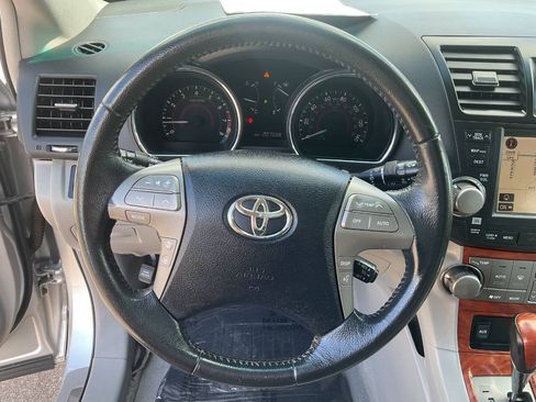 Used 2010 Toyota Highlander Limited AWD/4WD image 17