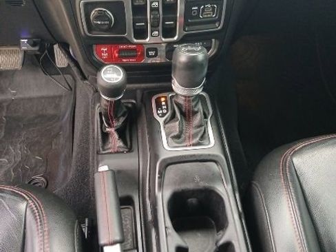 Used 2018 Jeep Wrangler Unlimited Rubicon AWD/4WD image 17