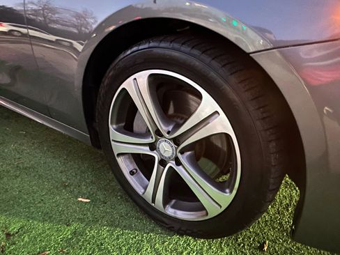 Used 2017 Mercedes-Benz E 300 4MATIC image 39