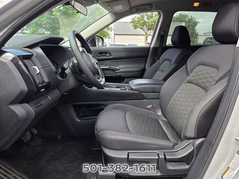 Used 2024 Nissan Pathfinder S AWD/4WD image 9