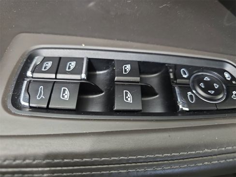 Used 2015 Porsche Macan S image 31