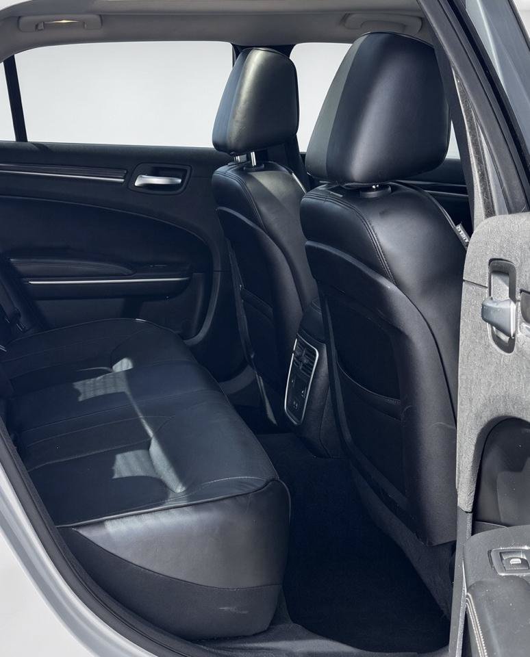 Used 2020 Chrysler 300 Limited RWD image 18