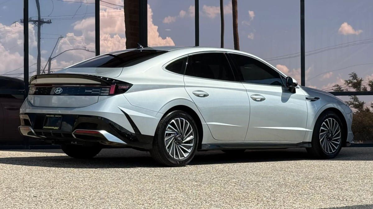 Used 2025 Hyundai Sonata SEL FWD image 12