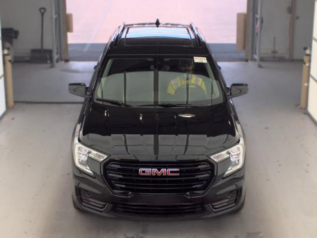 Used 2024 GMC Terrain SLE w/ Driver Convenience Package AWD/4WD image 2