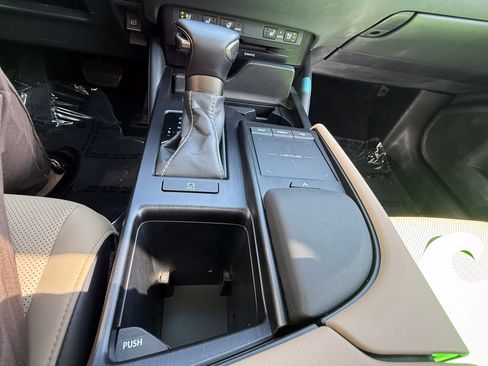 Used 2021 Lexus ES 250 w/ Premium Package AWD/4WD image 17