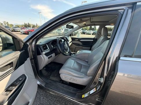 Used 2015 Toyota Highlander XLE AWD/4WD image 4