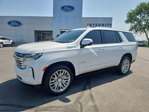 Used 2023 Chevrolet Tahoe High Country w/ Premium Package AWD/4WD image 3