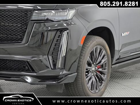 Used 2024 Cadillac Escalade V w/ LPO, ONYX Package AWD/4WD image 4