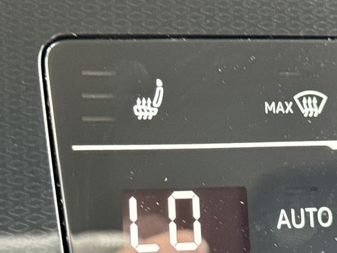 New 2025 Volkswagen Taos SE image 10