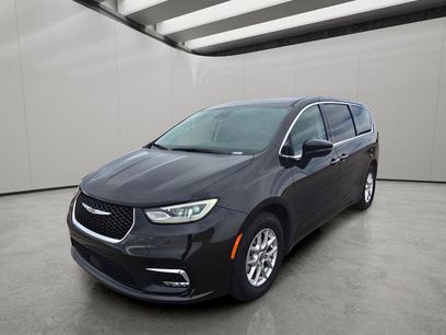 Used 2023 Chrysler Pacifica Touring-L