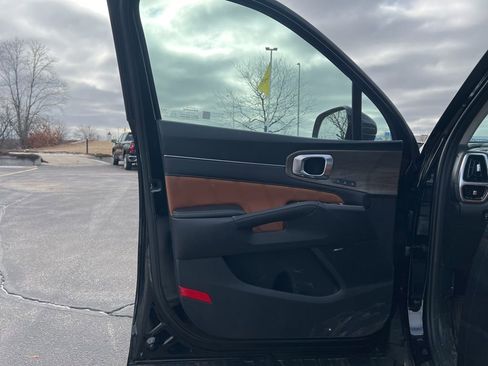 Used 2023 Kia Sorento SX Prestige image 9