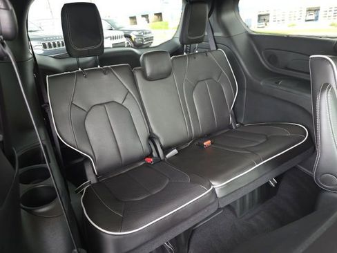 Used 2026 Chrysler Pacifica Premium FWD image 50