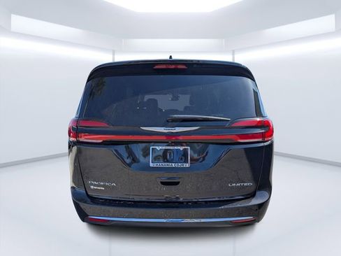 Used 2021 Chrysler Pacifica Limited w/ Premium & Safety Sphere Group AWD/4WD image 4