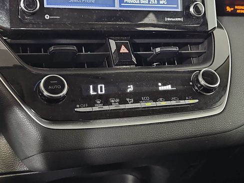 Used 2021 Toyota Corolla LE FWD image 22