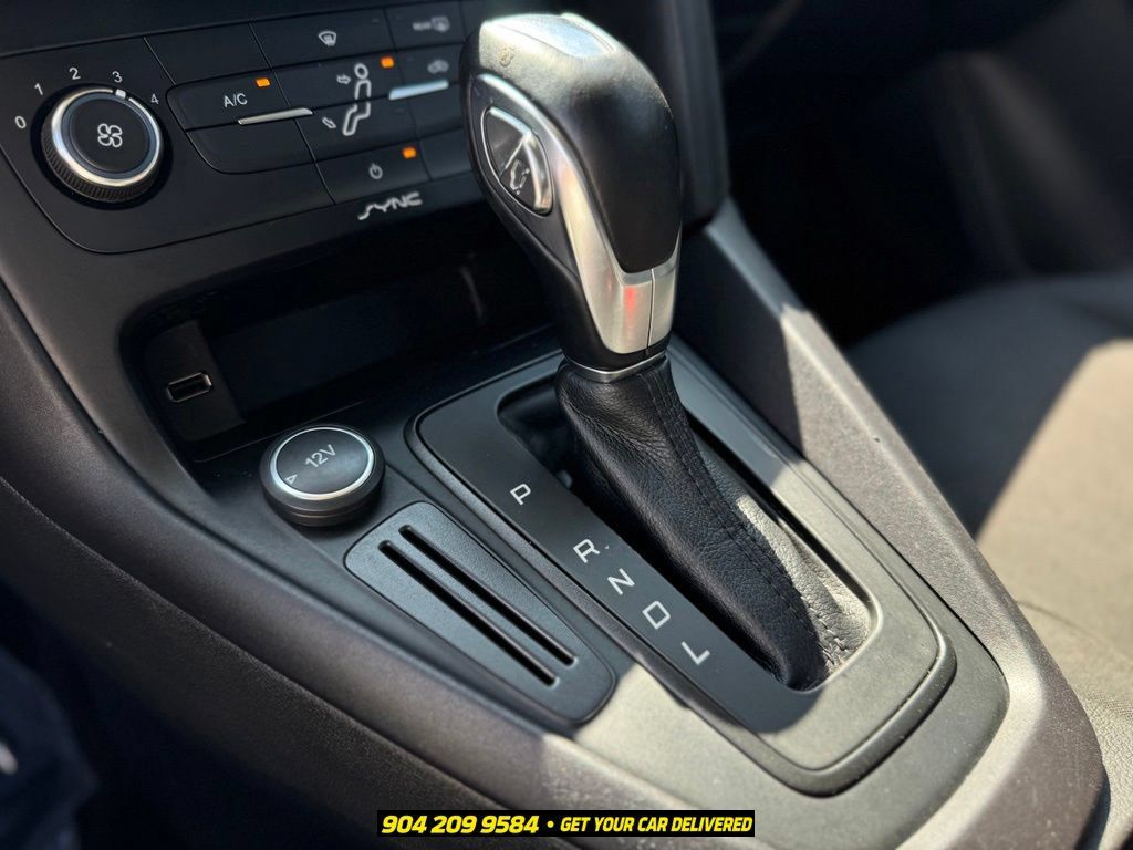 Used 2015 Ford Focus SE w/ Reverse Sensing Package FWD image 16