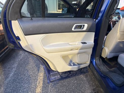 Used 2013 Ford Explorer XLT image 19