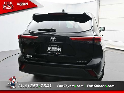 Used 2023 Toyota Highlander XLE AWD/4WD image 4