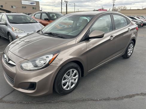 Used 2014 Hyundai Accent GLS image 2