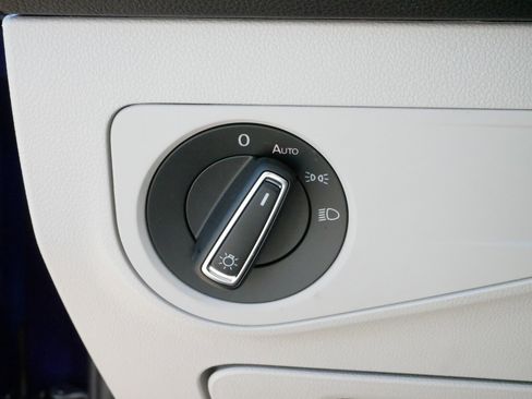 Certified 2024 Volkswagen Tiguan SE w/ Panoramic Sunroof Package image 26