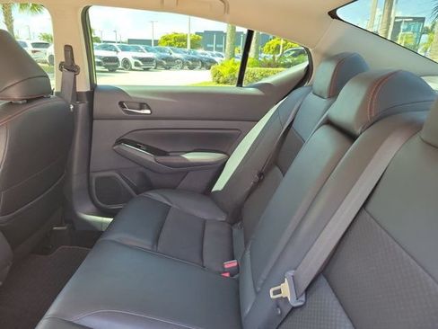 Used 2023 Nissan Altima 2.5 SR FWD image 12