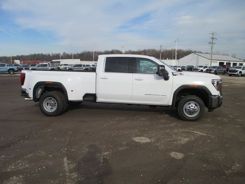 New 2026 GMC Sierra 3500 SLE w/ SLE Value Package image 3