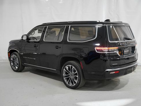 Used 2022 Jeep Grand Wagoneer Series III w/ Rear Seat Video Group 1 AWD/4WD image 3