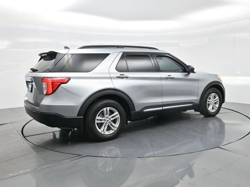 Used 2024 Ford Explorer XLT image 7