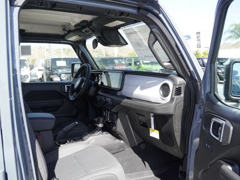 New 2026 Jeep Gladiator Sport AWD/4WD image 22